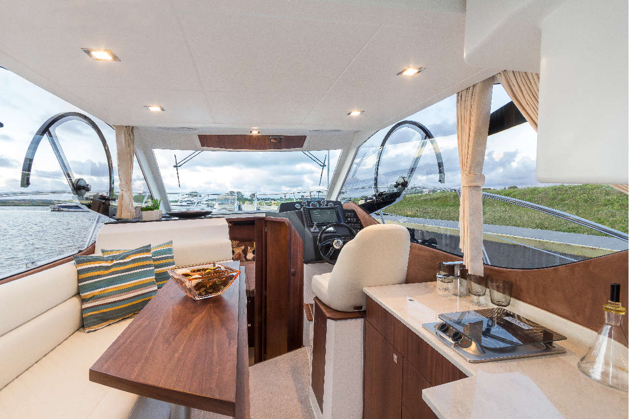 Galeon 300 FLY Internal image 1