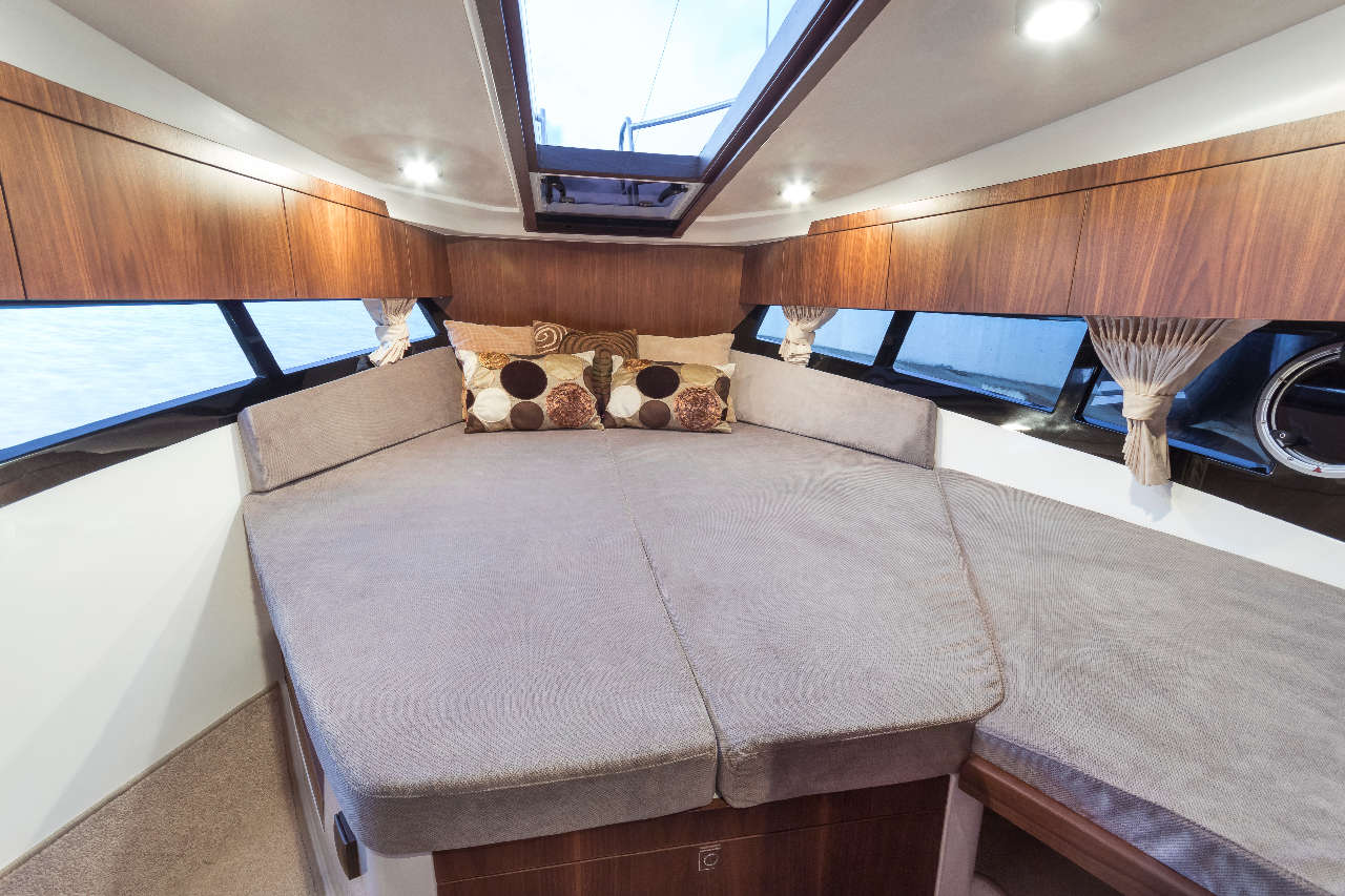 Galeon 300 FLY Internal image 6