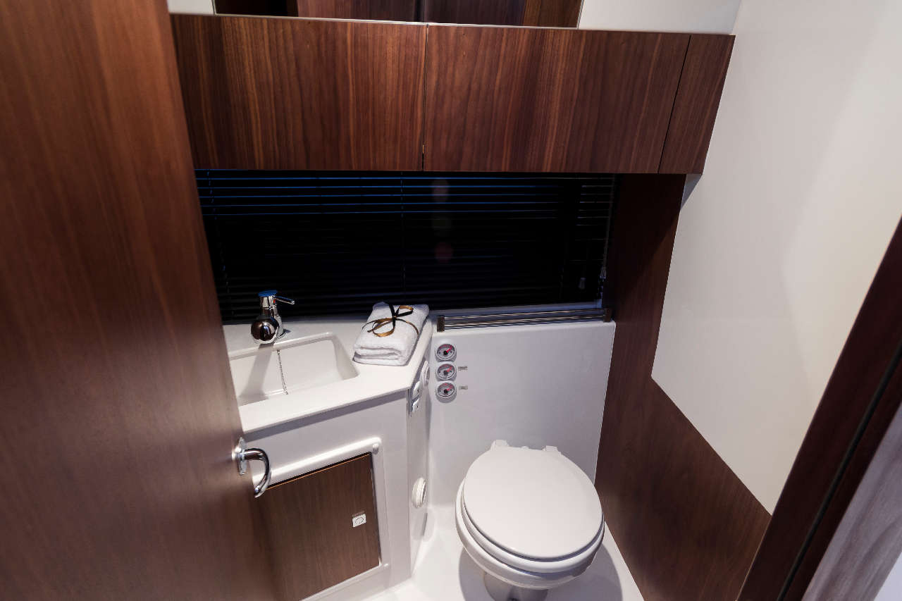 Galeon 300 FLY Internal image 8