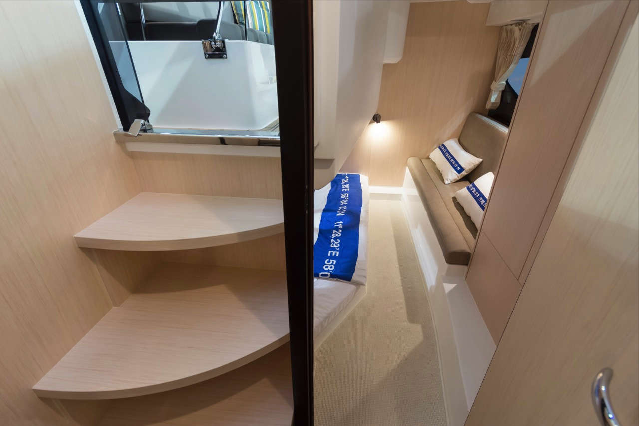 Galeon 305 HTS Internal image 5