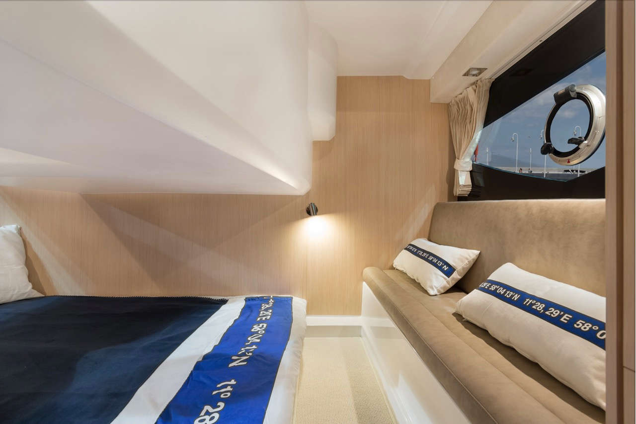 Galeon 305 HTS Internal image 6