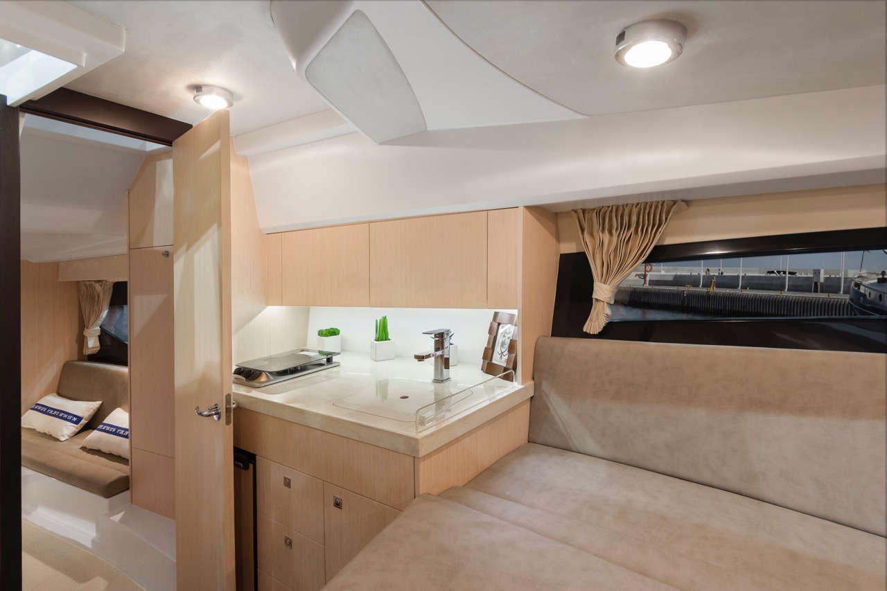 Galeon 305 HTS Internal image 7