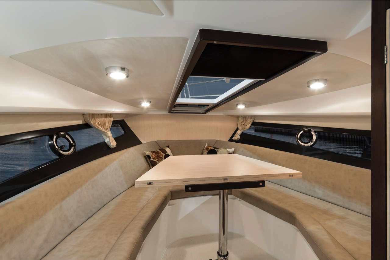 Galeon 305 HTS Internal image 9