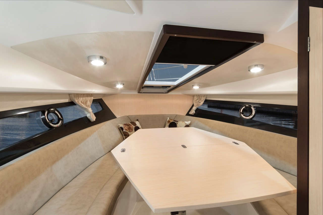 Galeon 305 HTS Internal image 10