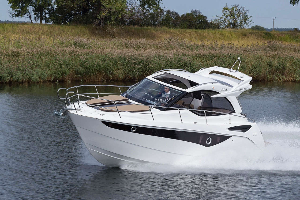 Galeon 305 HTS External image 3