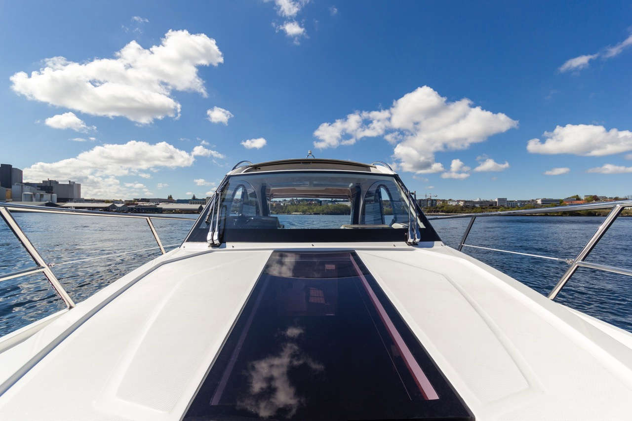 Galeon 305 HTS Cockpit image 25