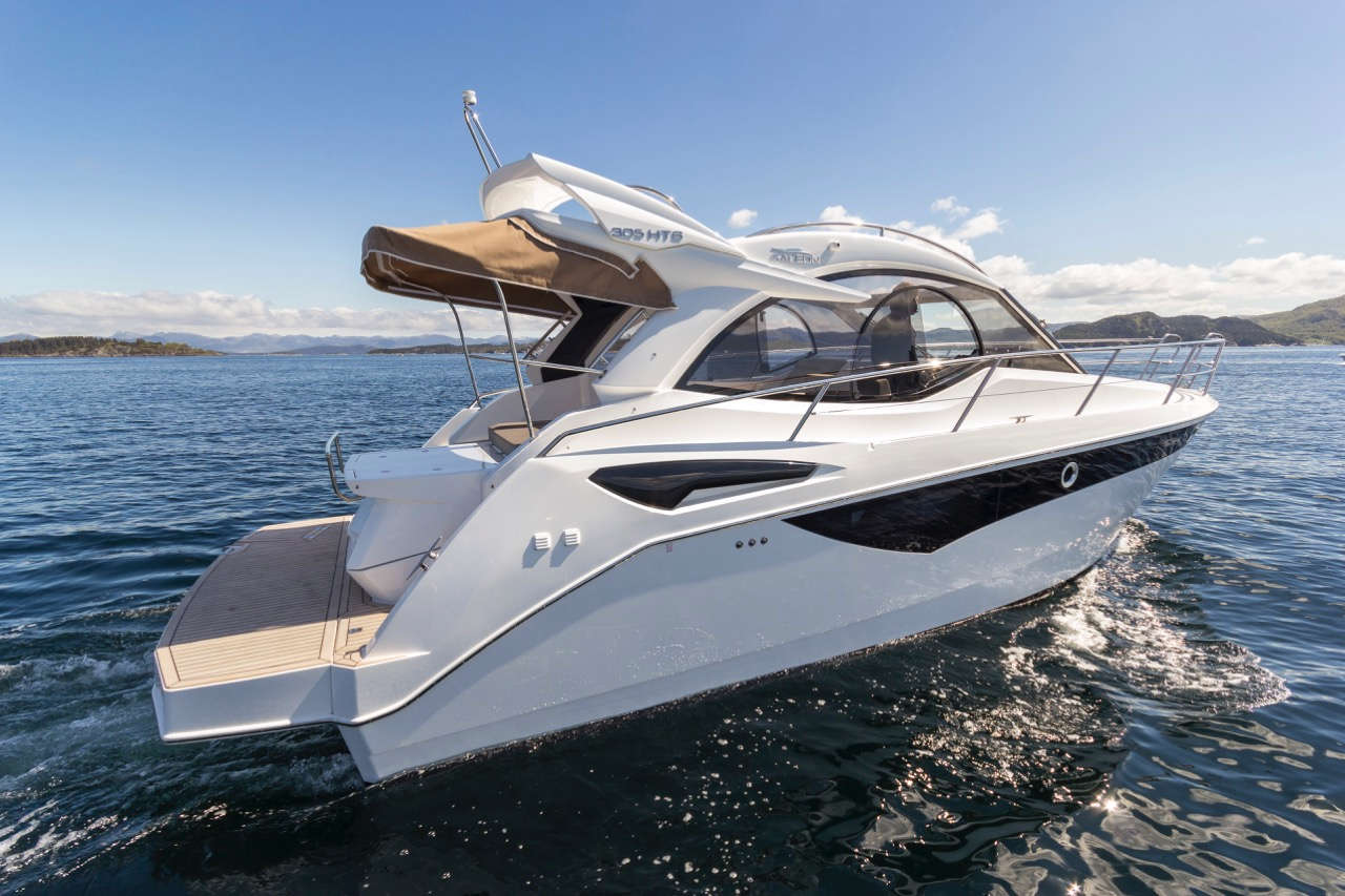 Galeon 305 HTS Cockpit image 26