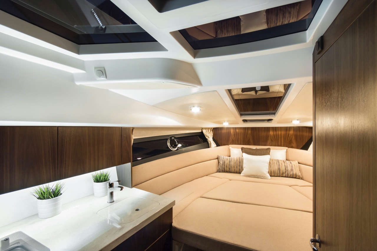 Galeon 305 HTS Internal image 11