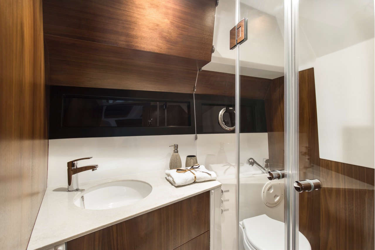 Galeon 305 HTS Internal image 13