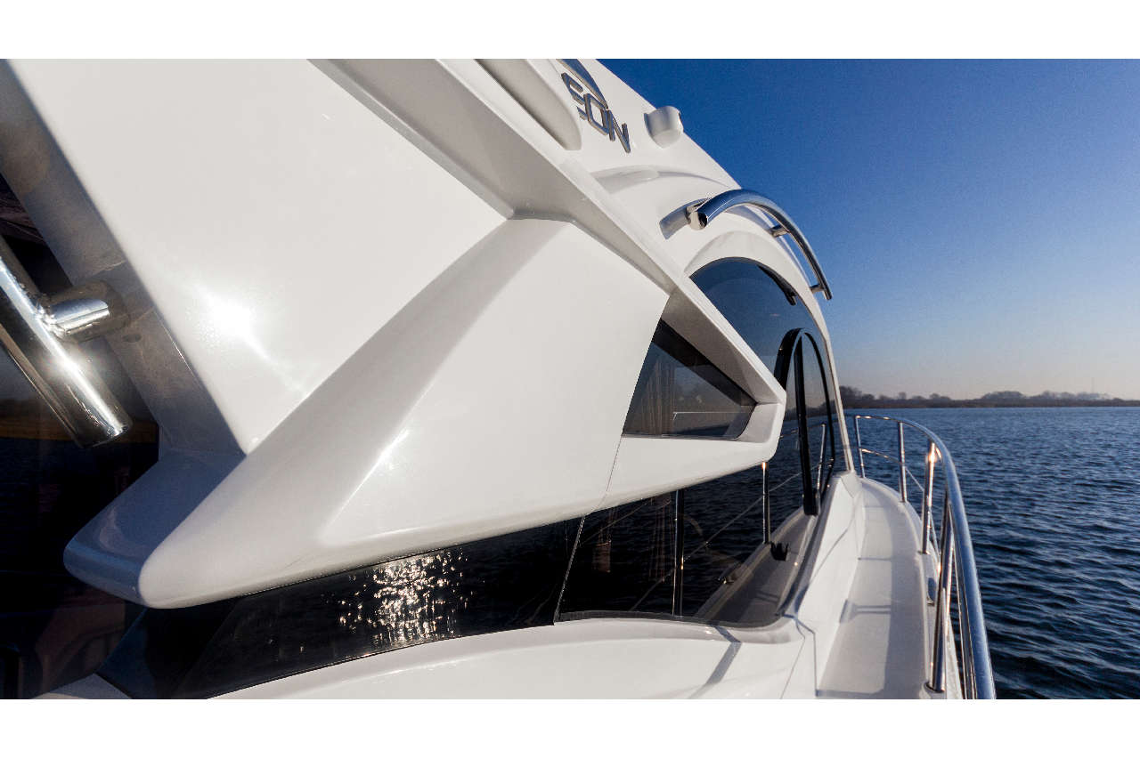 Galeon 310 HTC Cockpit image 10