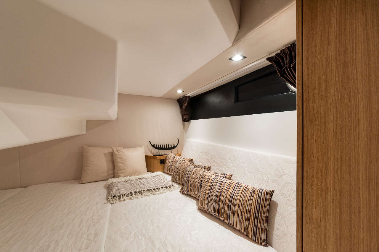 Galeon 310 HTC Internal image 10