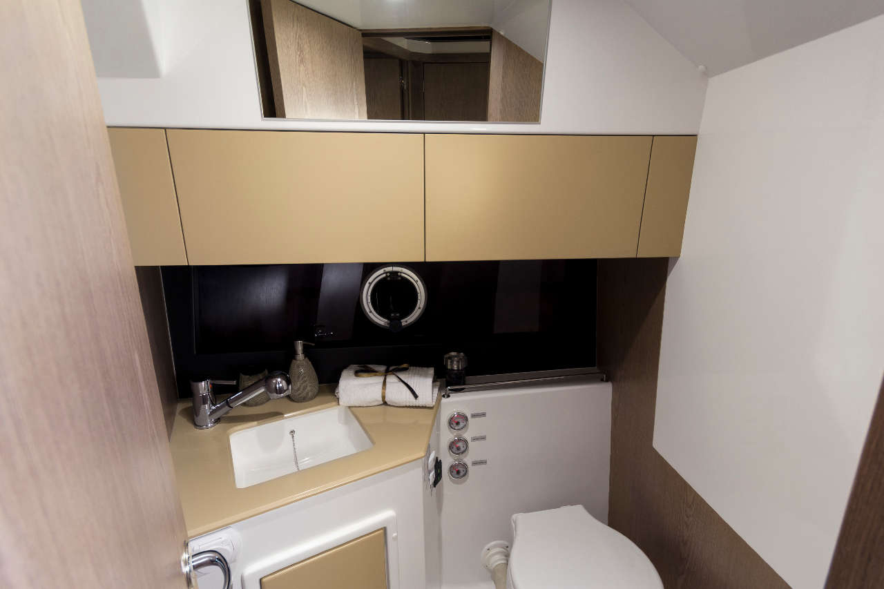 Galeon 310 HTC Internal image 19