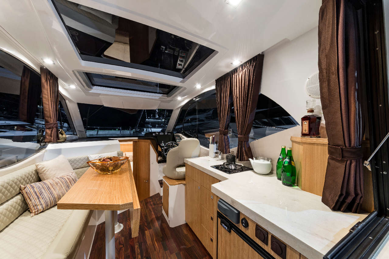 Galeon 310 HTC Internal image 2