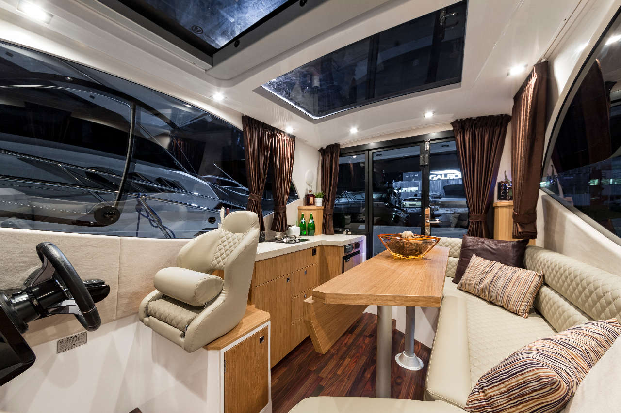 Galeon 310 HTC Internal image 6