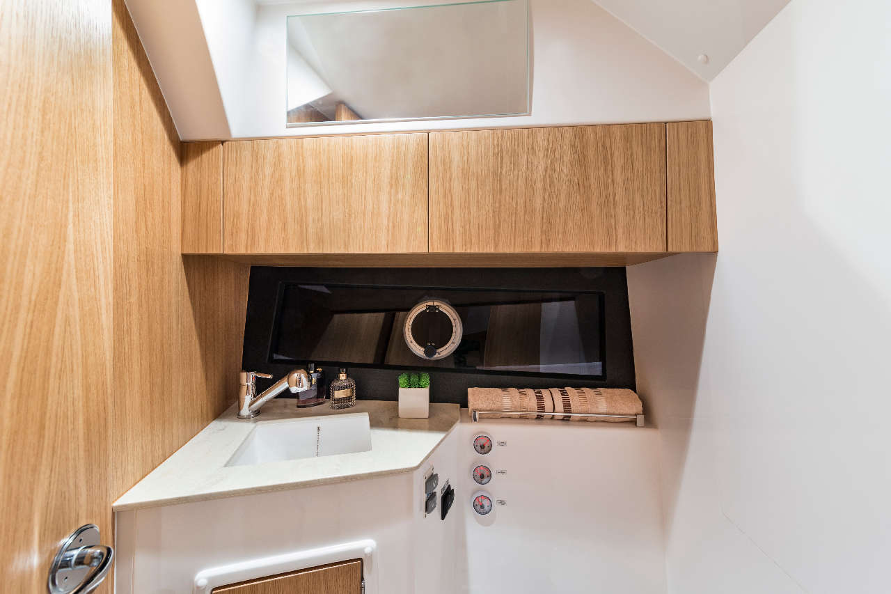 Galeon 310 HTC Internal image 9