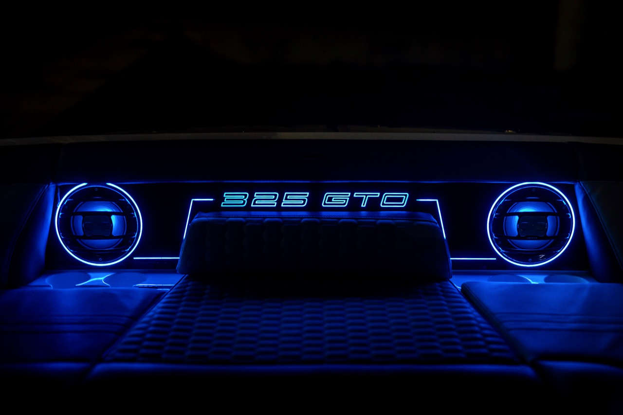 Galeon 325 GTO Cockpit image 15