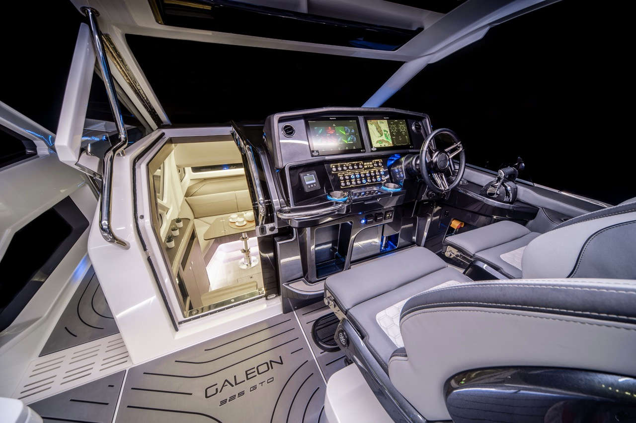 Galeon 325 GTO Internal image 4