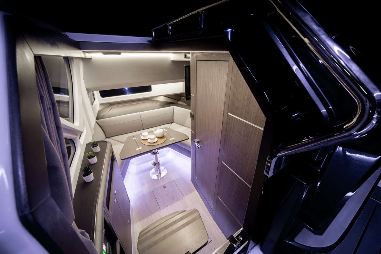 Galeon 325 GTO Internal image 5