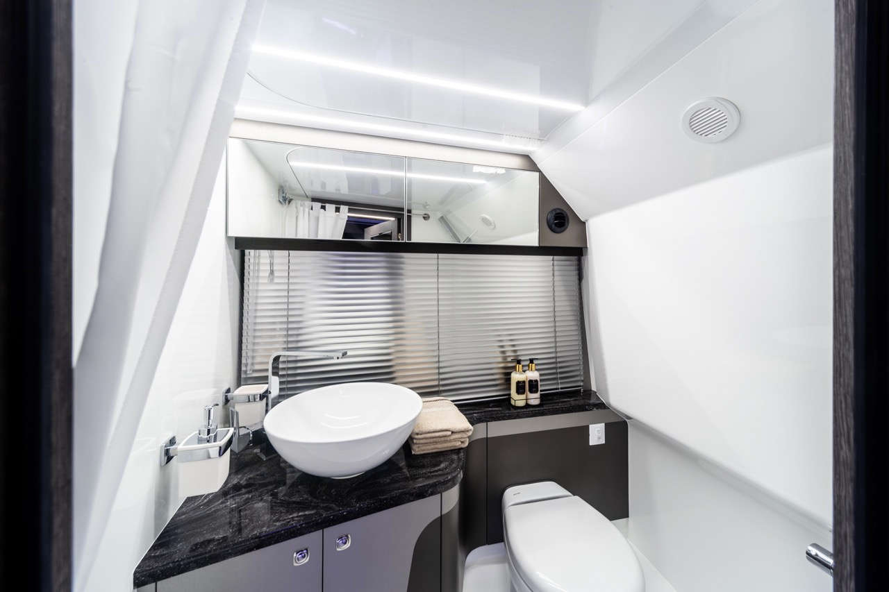Galeon 325 GTO Internal image 8