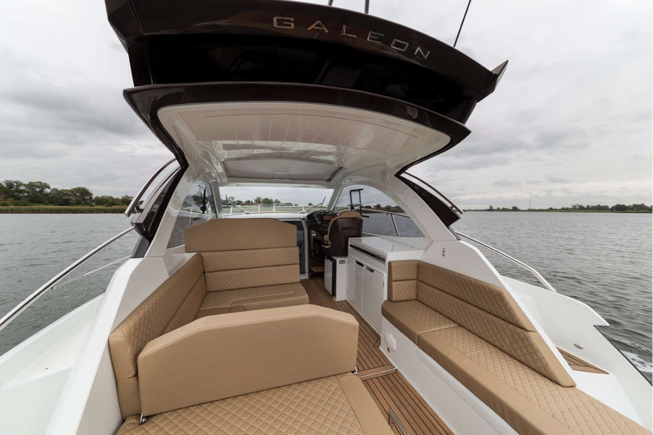Galeon 335 HTS Cockpit image 1