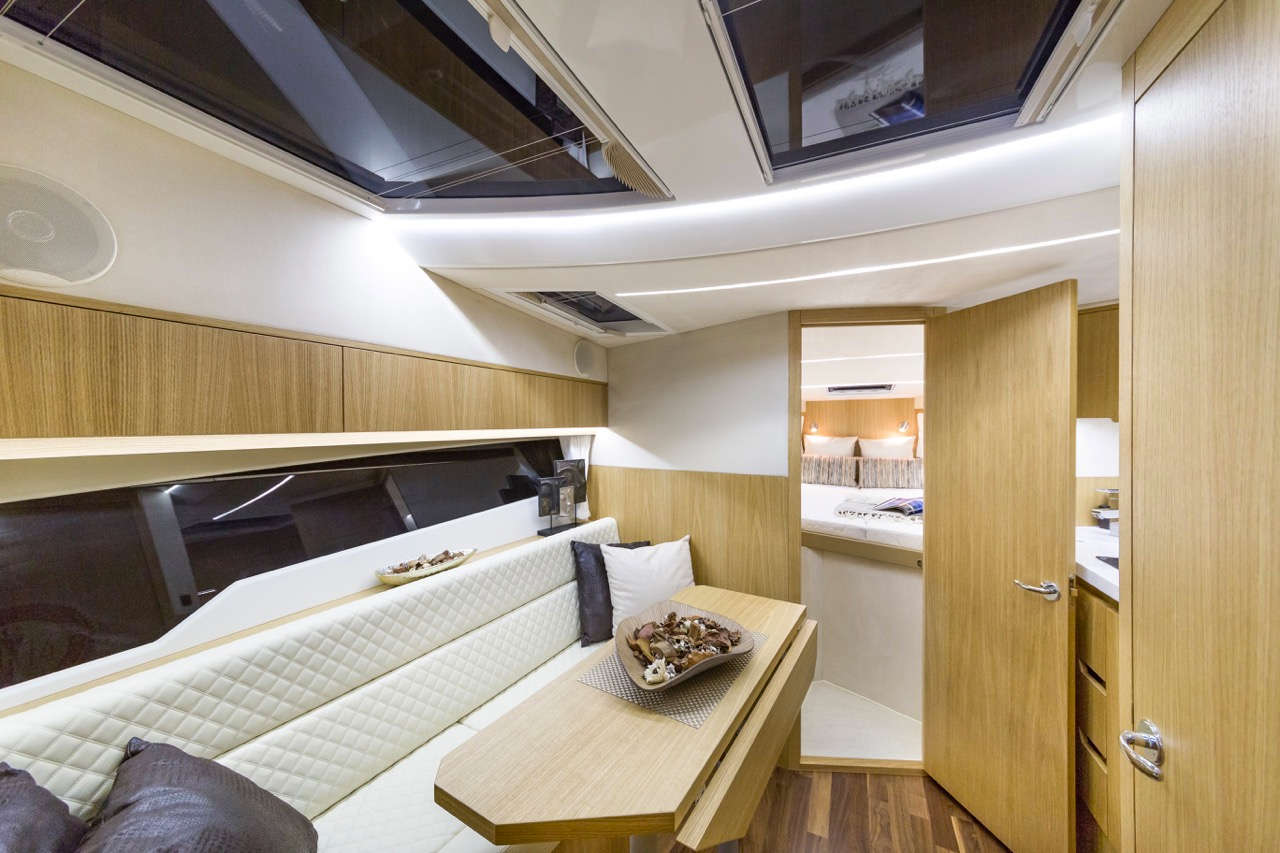 Galeon 335 HTS Internal image 1