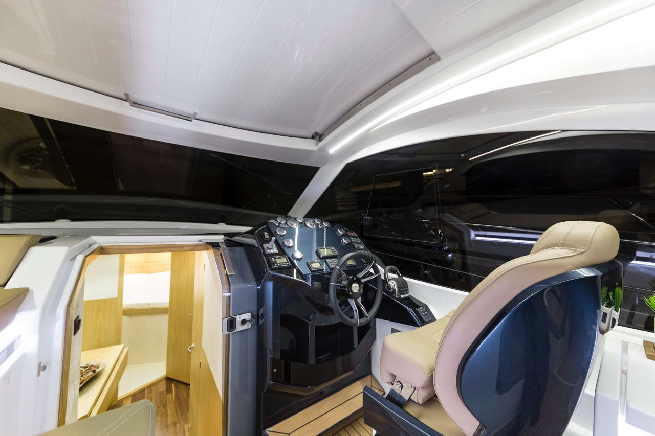 Galeon 335 HTS Internal image 10