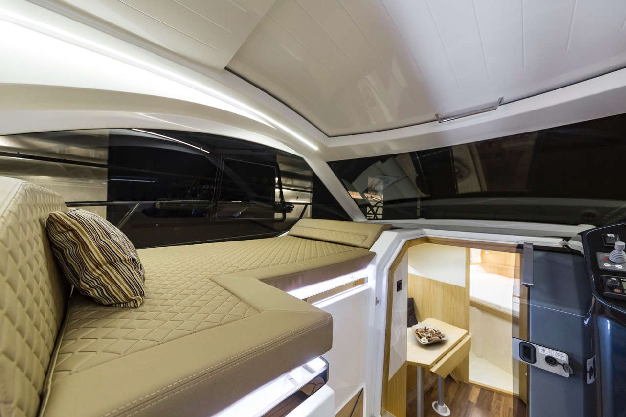 Galeon 335 HTS Internal image 11