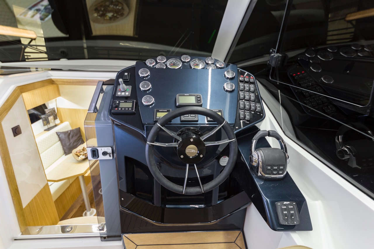 Galeon 335 HTS Internal image 12
