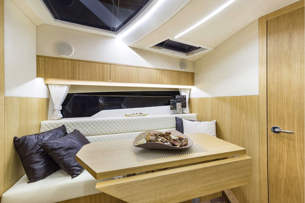 Galeon 335 HTS Internal image 5