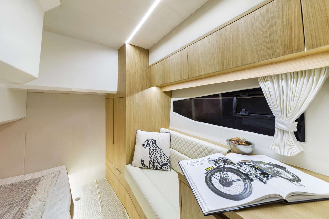 Galeon 335 HTS Internal image 7