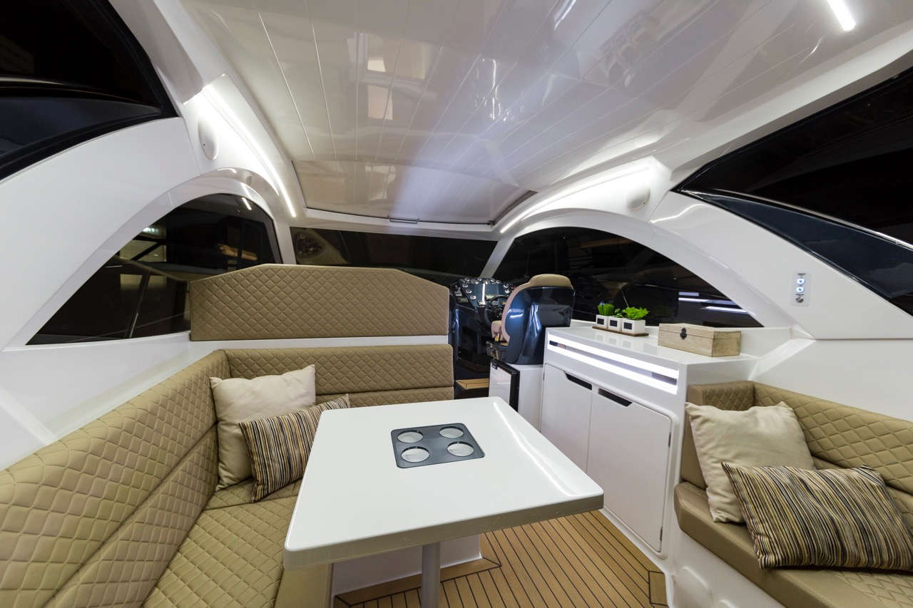 Galeon 335 HTS Internal image 9