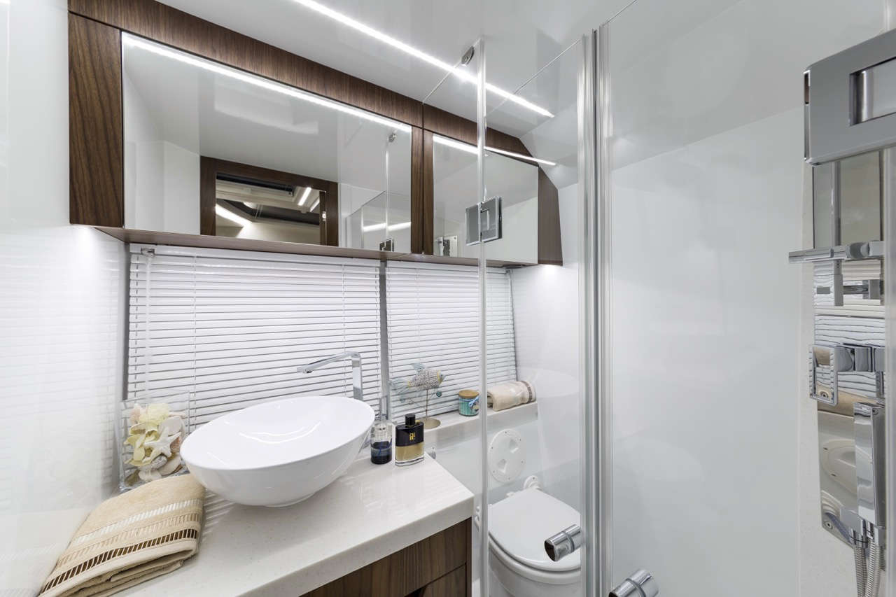 Galeon 335 HTS Internal image 22