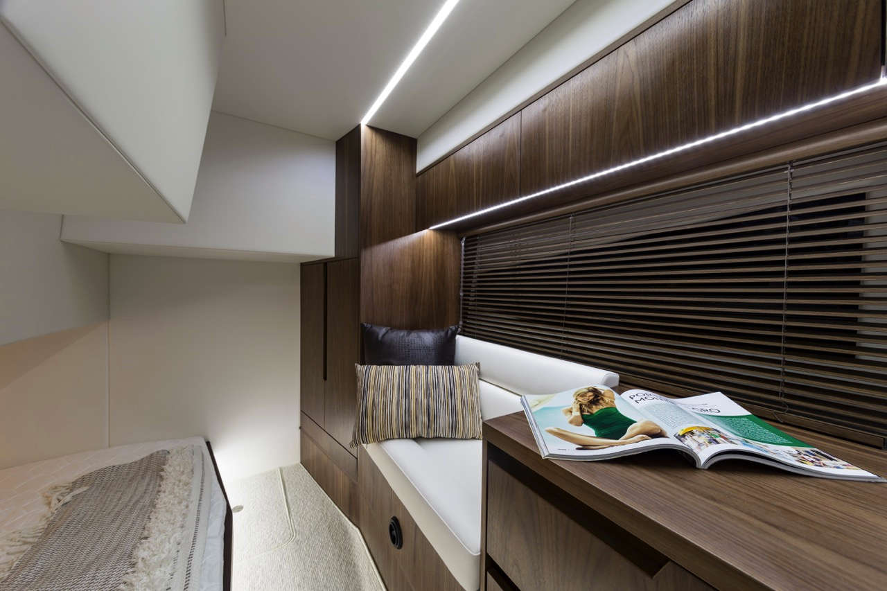 Galeon 335 HTS Internal image 23