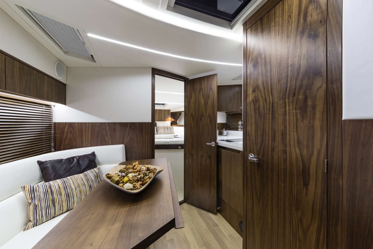 Galeon 335 HTS Internal image 17