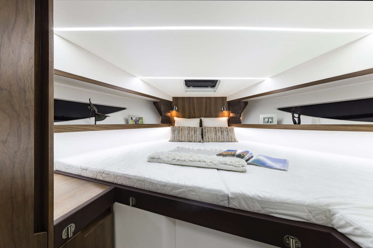 Galeon 335 HTS Internal image 18