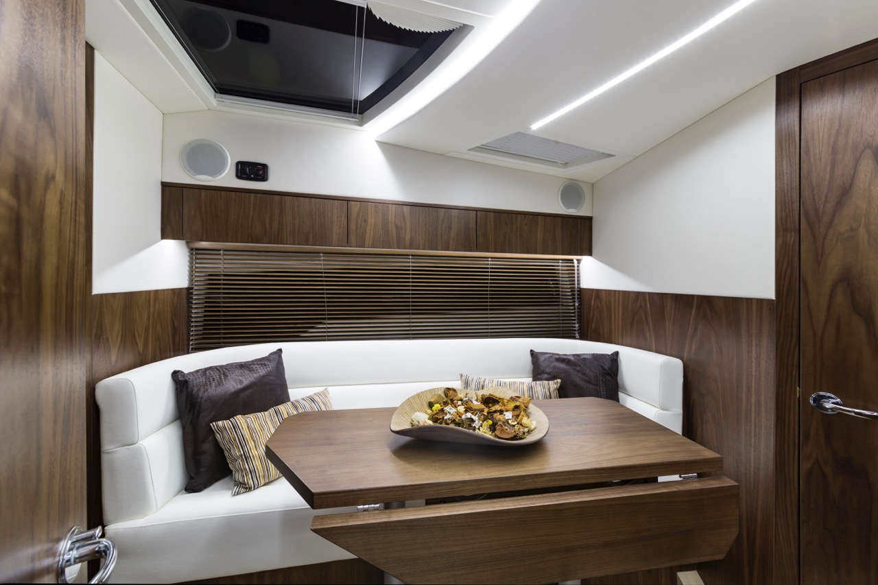 Galeon 335 HTS Internal image 20