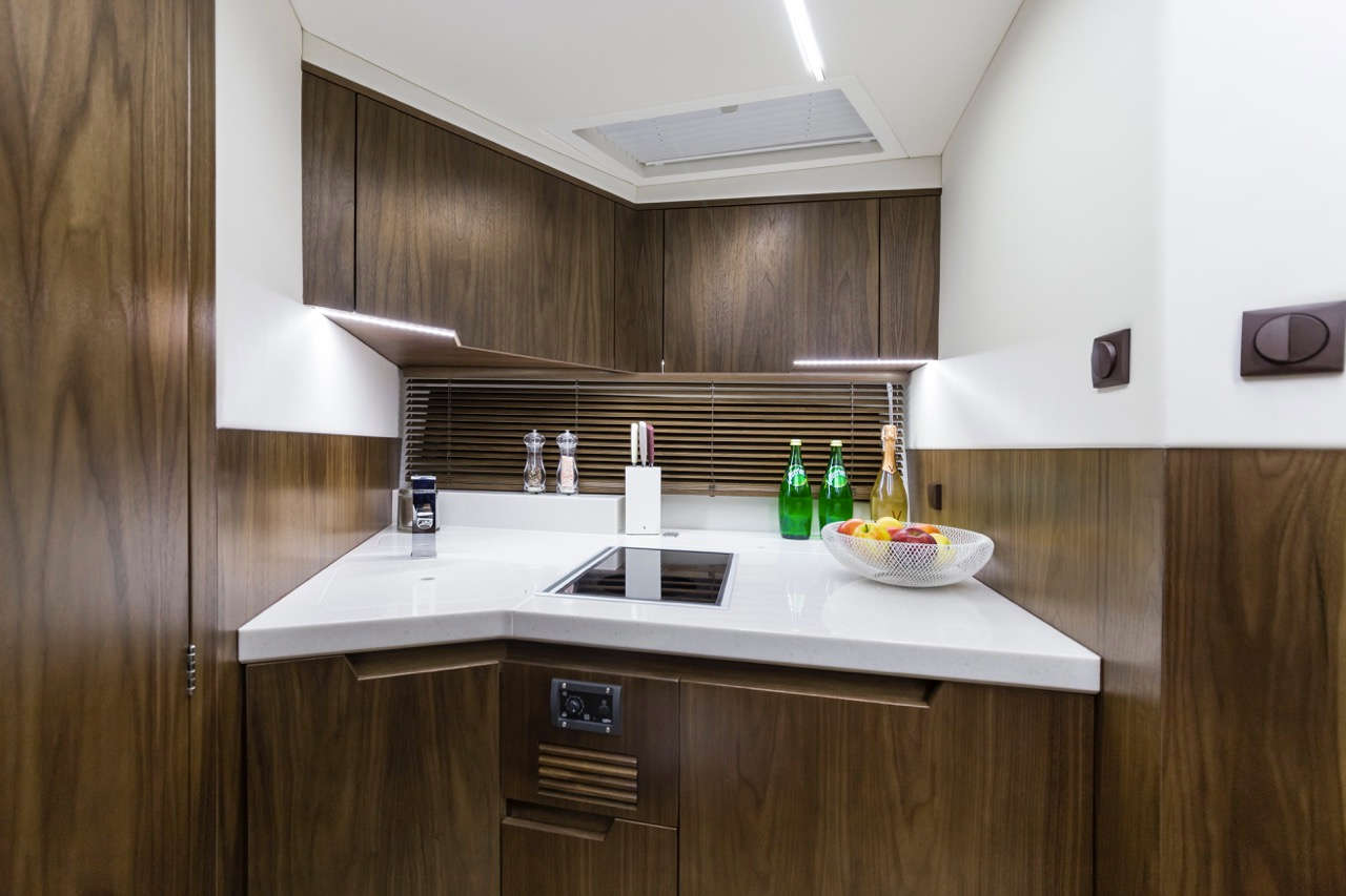 Galeon 335 HTS Internal image 21