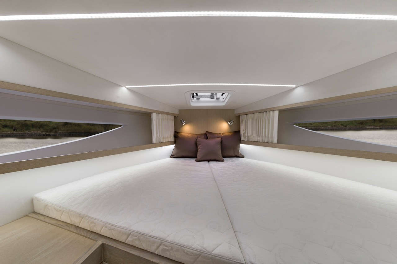 Galeon 335 HTS Internal image 25
