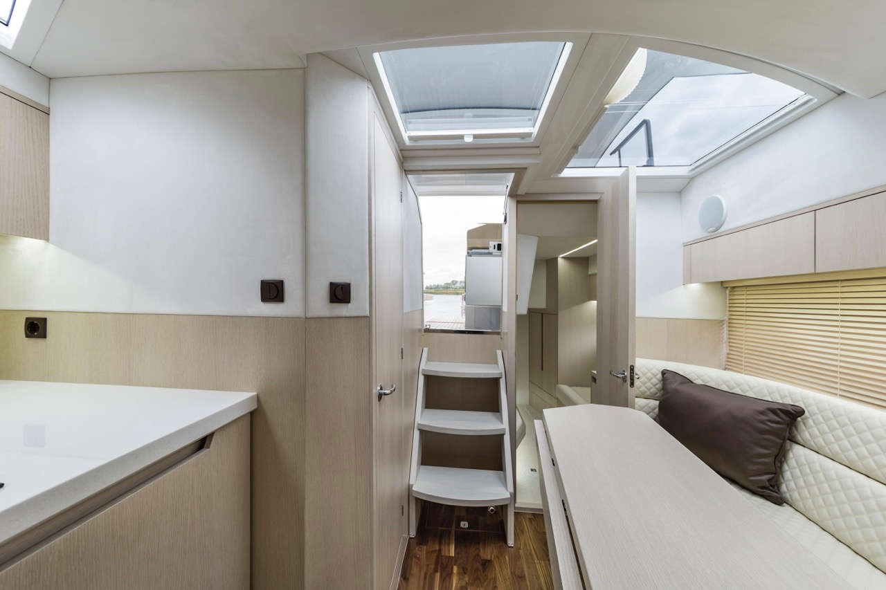 Galeon 335 HTS Internal image 26