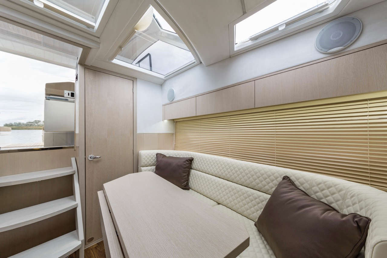 Galeon 335 HTS Internal image 27