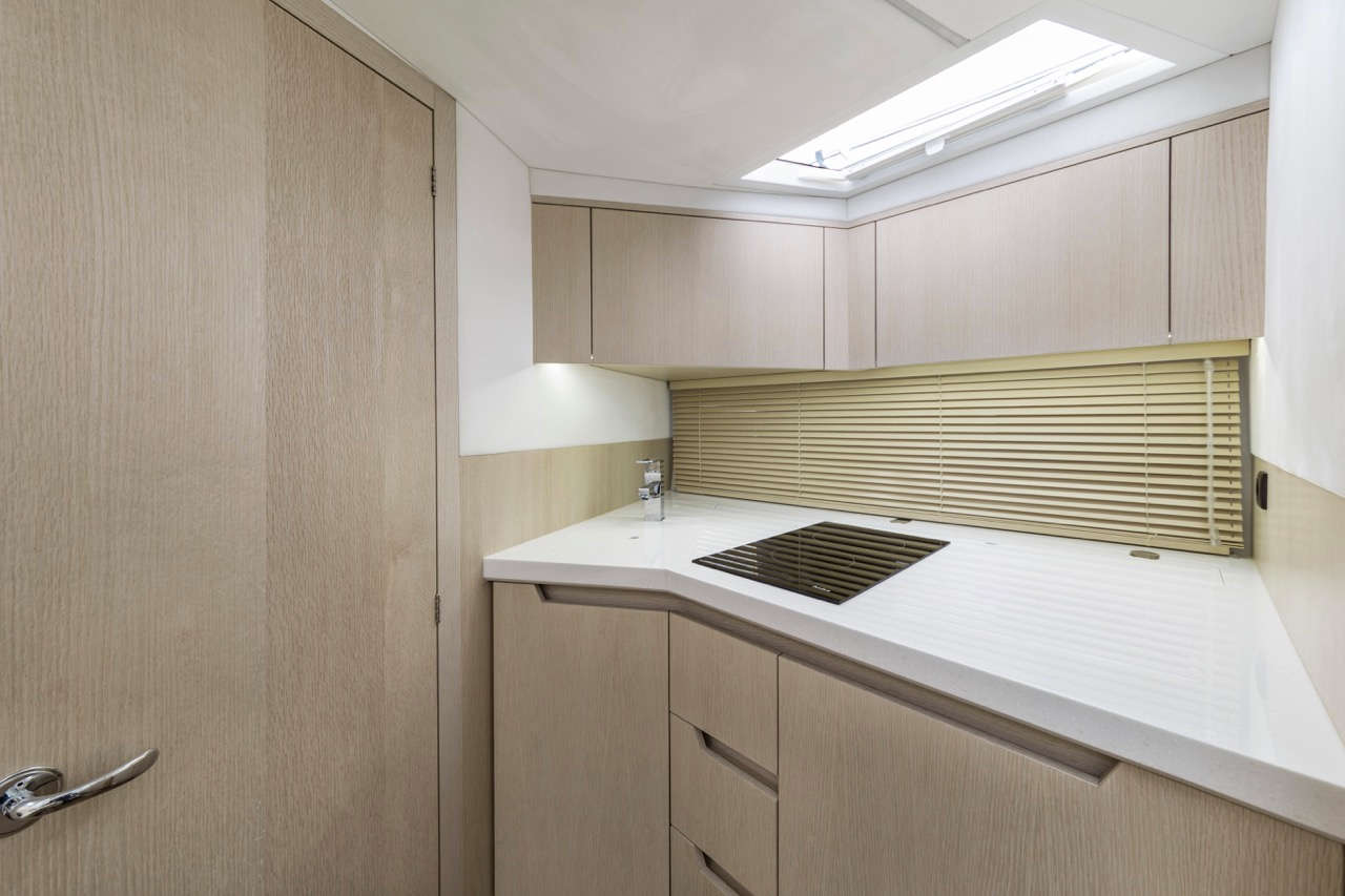 Galeon 335 HTS Internal image 28