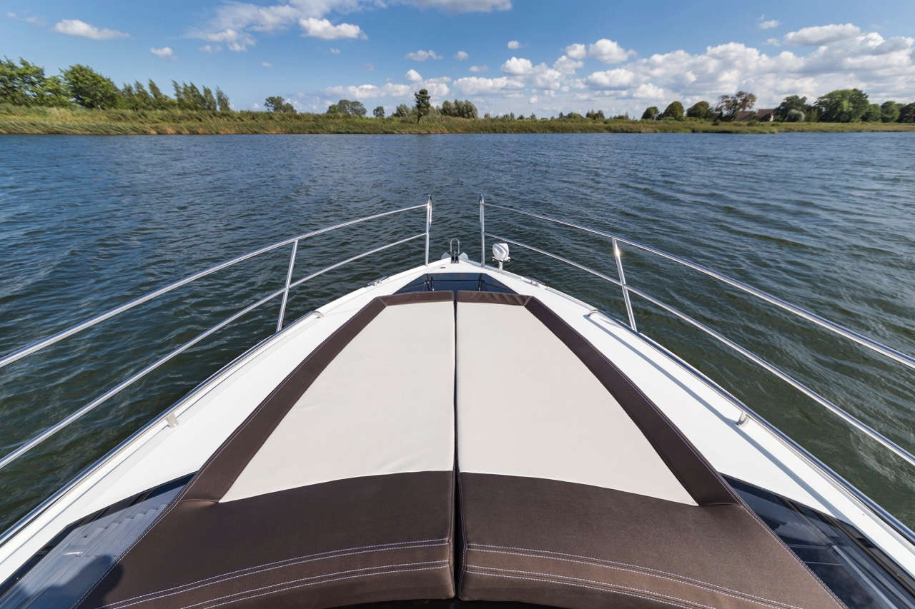Galeon 335 HTS Cockpit image 25