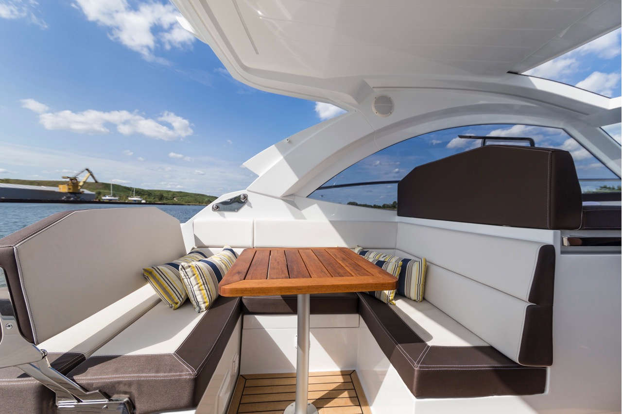 Galeon 335 HTS Cockpit image 19