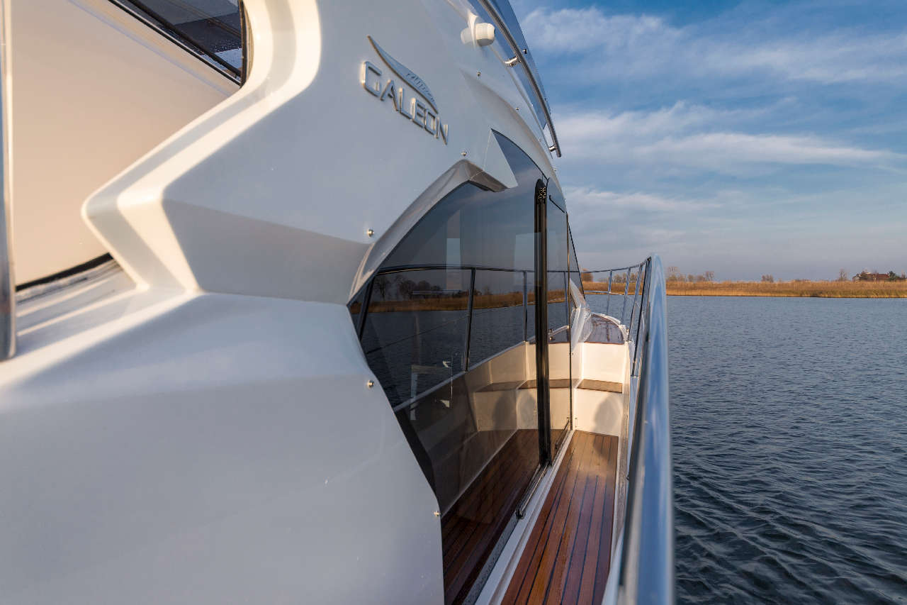 Galeon 360 FLY Cockpit image 1