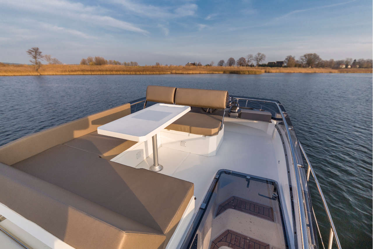 Galeon 360 FLY Cockpit image 10
