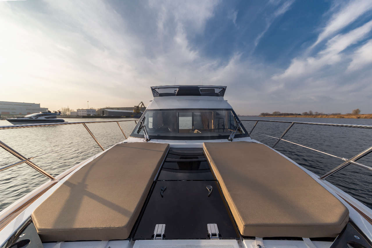 Galeon 360 FLY Cockpit image 5