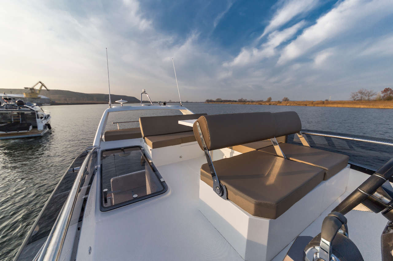 Galeon 360 FLY Cockpit image 6