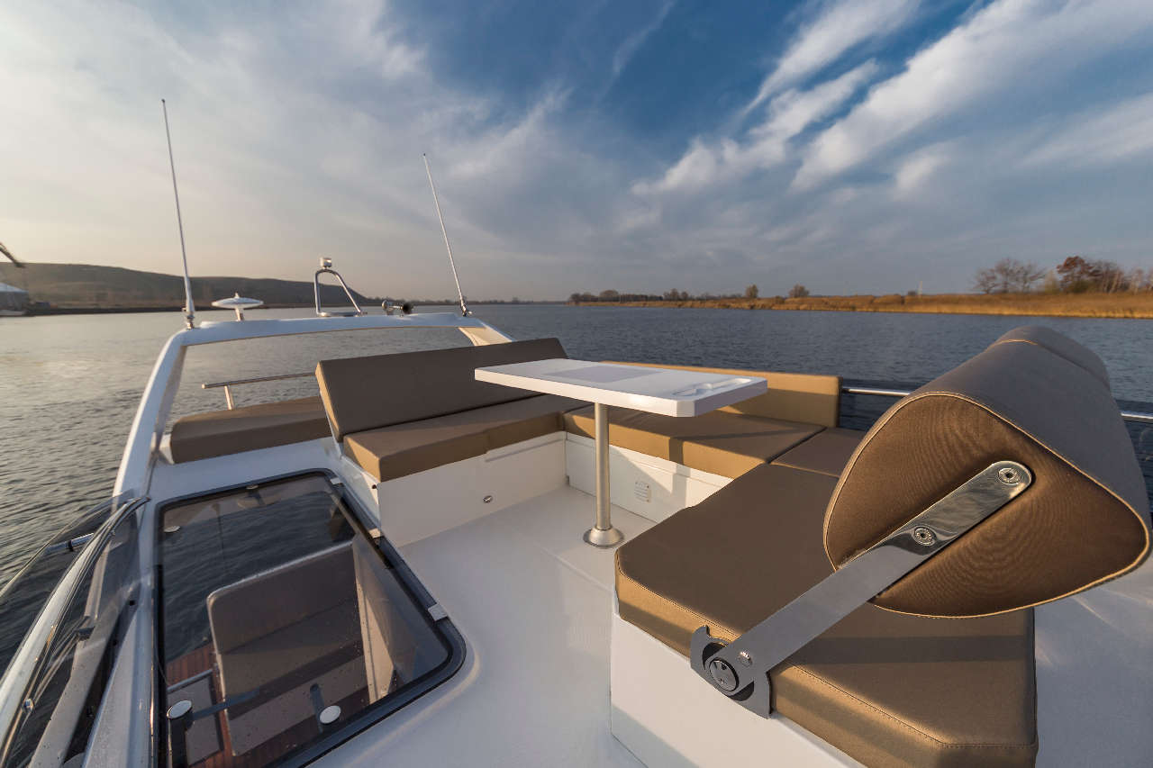 Galeon 360 FLY Cockpit image 8