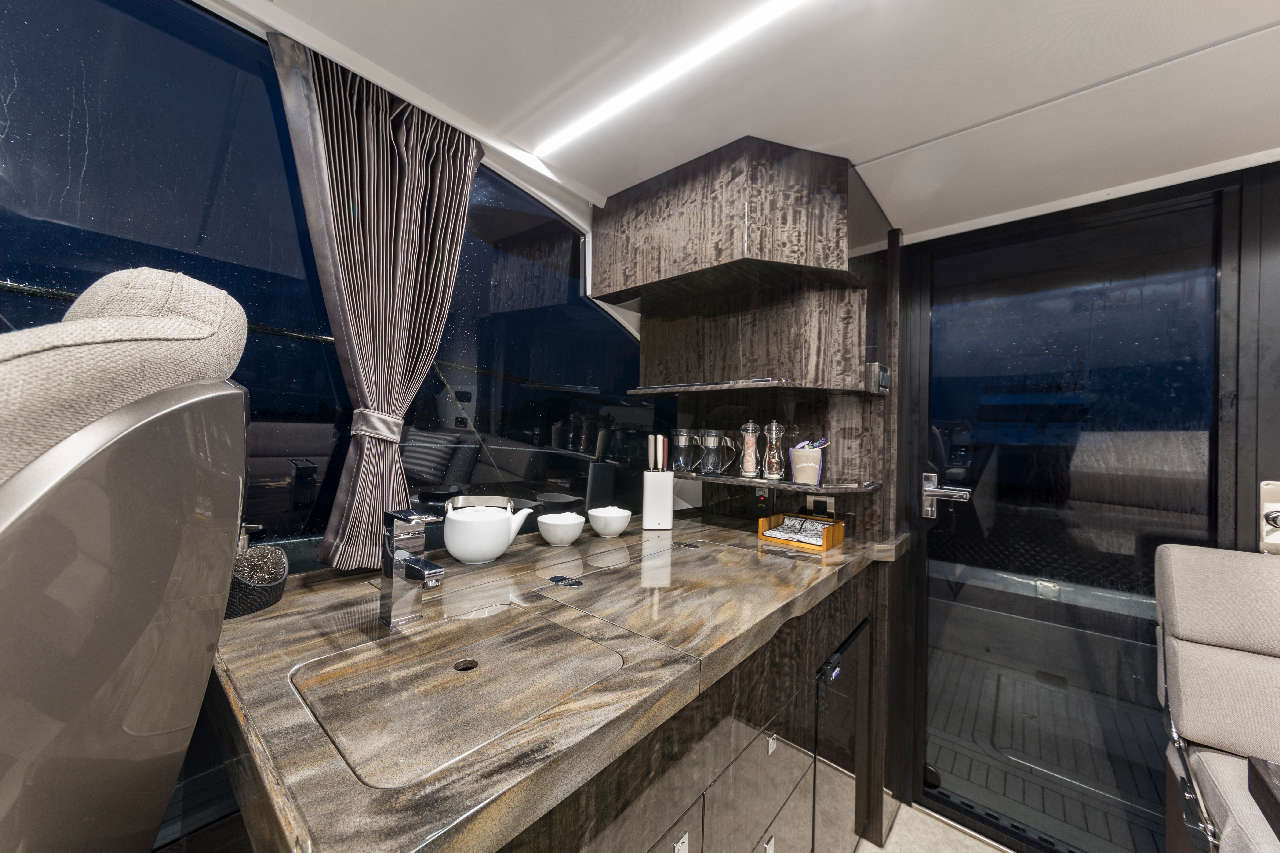 Galeon 360 FLY Internal image 9