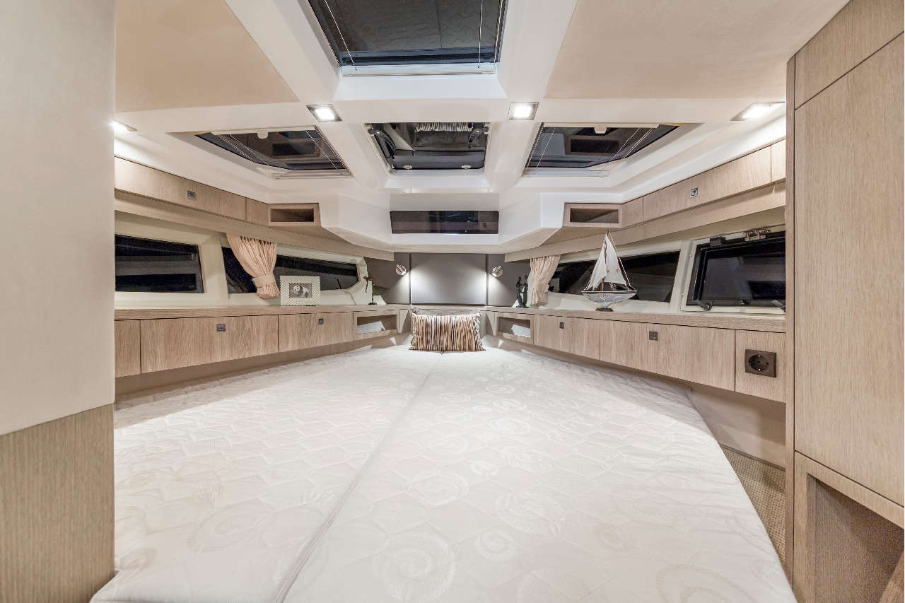 Galeon 360 FLY Internal image 16
